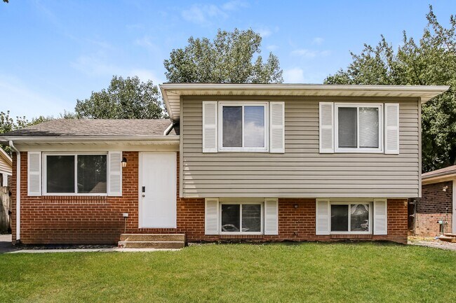 Primary Photo - 1335 Birch Dr