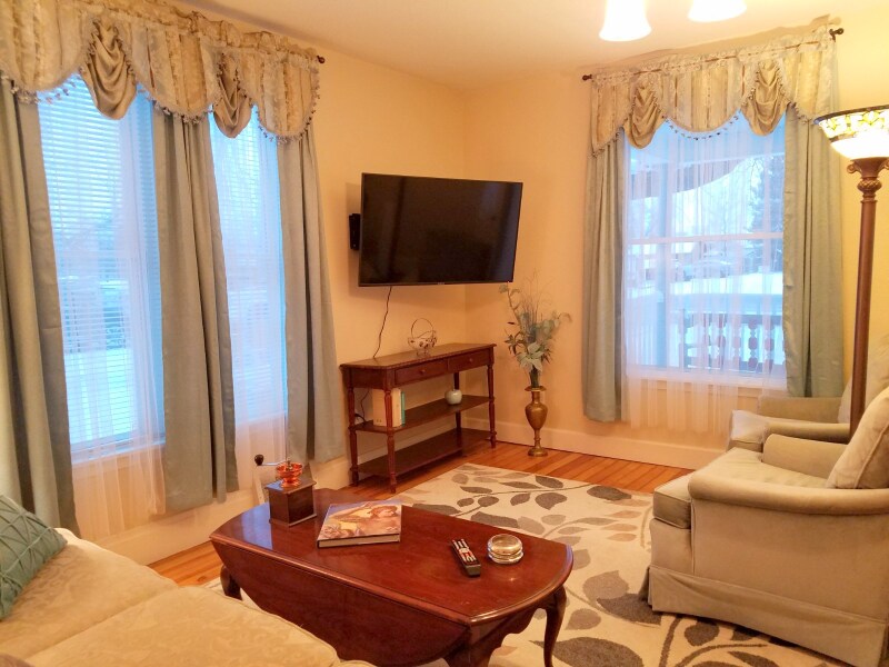 Building Photo - 1317 E 1st St