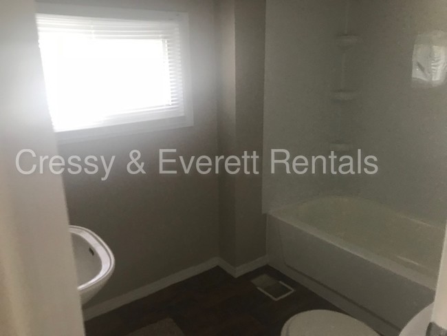 Building Photo - 4 bedroom in Mishawaka