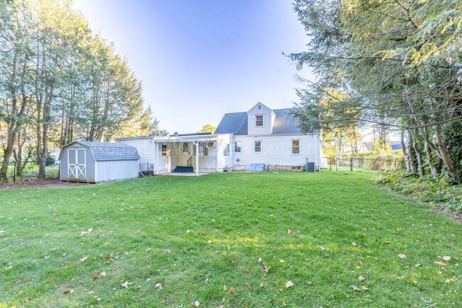 Building Photo - 183 Thompson Rd