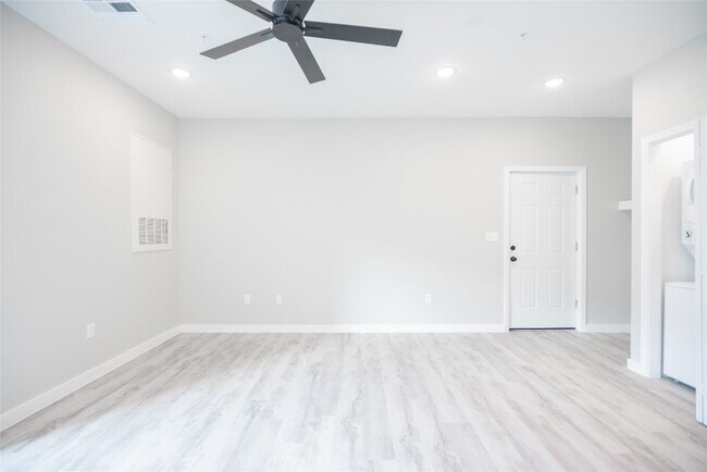 Building Photo - 2101 Reinke Rd