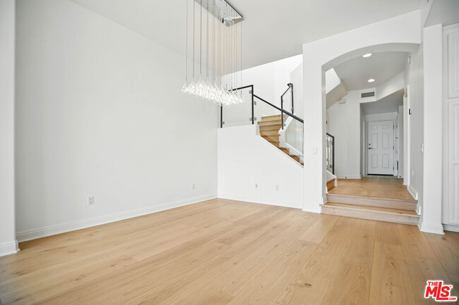 Building Photo - 6440 Lunita Rd
