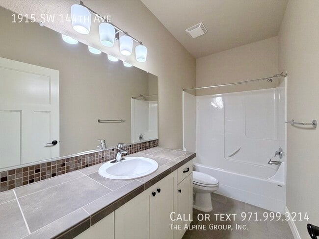 Building Photo - 1915 SW 144th Ave