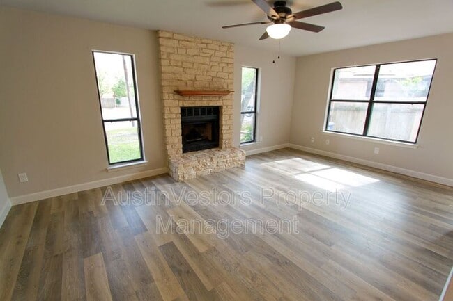 Primary Photo - 6505 Columbia Oaks Ct