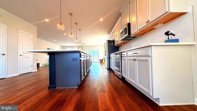 Building Photo - 10552 Neil Armstrong Way