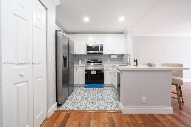 Building Photo - 11384 Royal Palm Blvd
