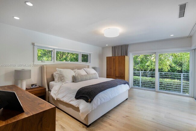 Building Photo - 5780 Las Palmas Dr