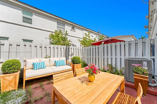Building Photo - 4221 SW 157th Ave