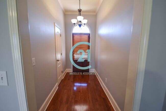 Building Photo - 3 Bed/2 Bath Home in Ashbrooke