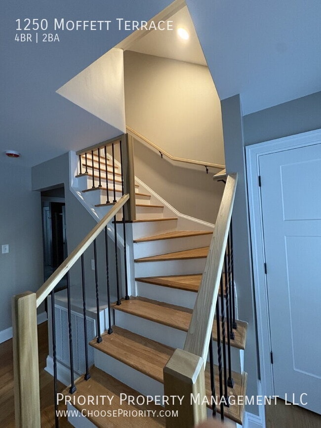 Building Photo - 1250 Moffett Terrace