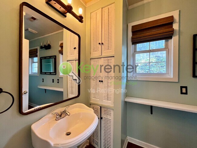 Building Photo - 904 Boylston St