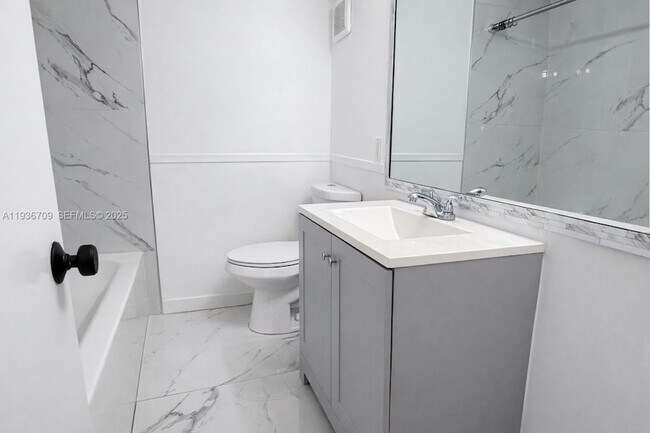 Building Photo - 3522 NE 166th St