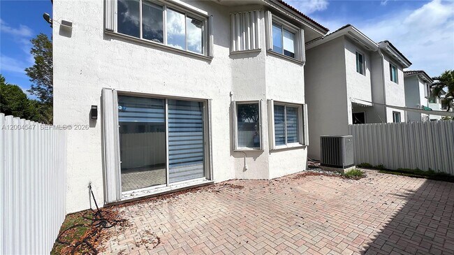 Building Photo - 7392 NW 112th Ct