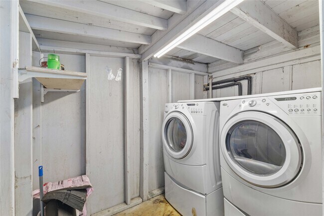 Building Photo - 2509 Whitney St