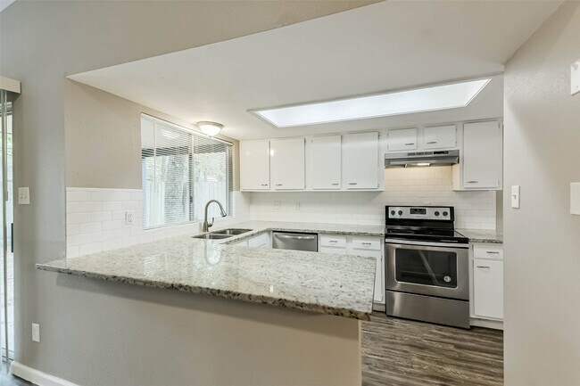 Building Photo - 26 W Broken Oak Ct