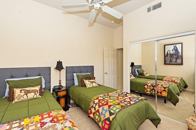 Building Photo - 37948 Breeze Way