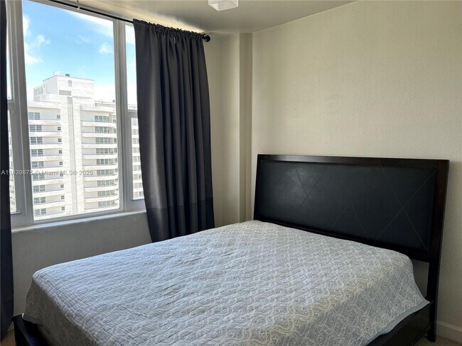 Building Photo - 5600 Collins Ave