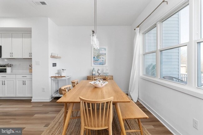 Building Photo - 308 Douglas Ave