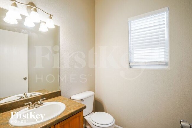 Building Photo - 8334 Silver Glen Dr