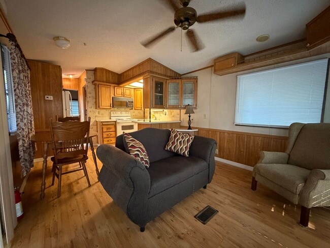 Building Photo - Thonotosassa 1 bed/ 1 bath