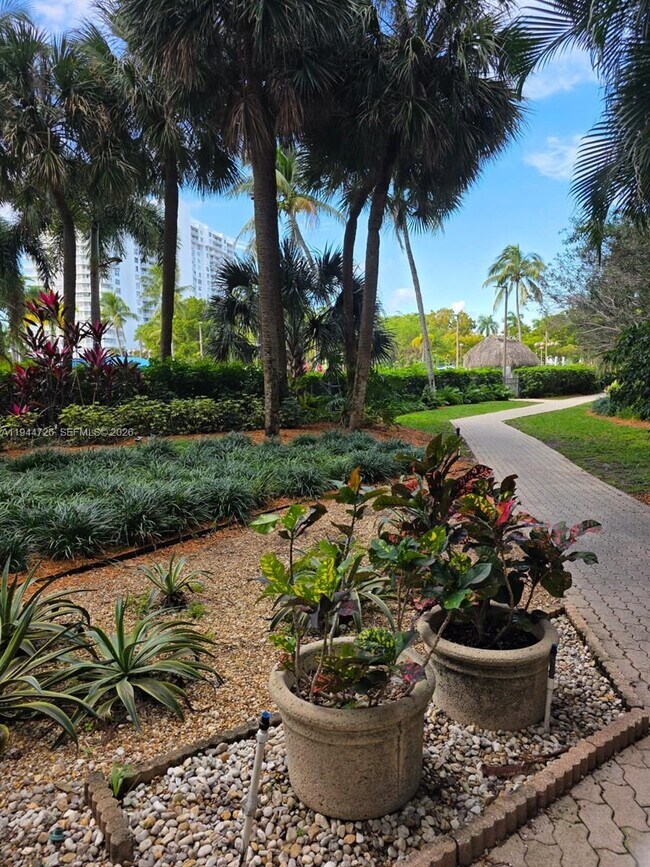 Building Photo - 18151 NE 31st Ct