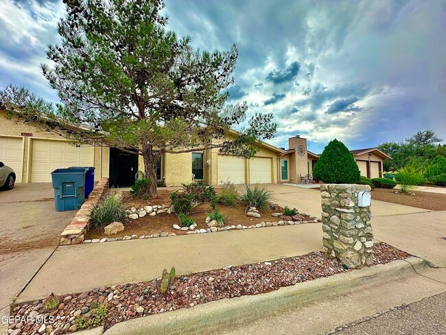 Building Photo - 724 Espada Dr