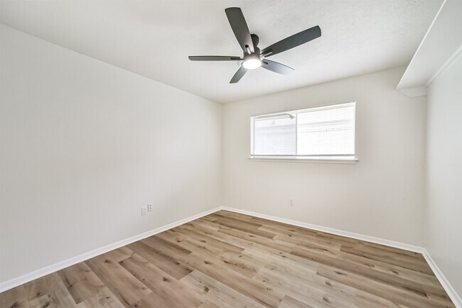 Building Photo - 306 Red Bud Ln