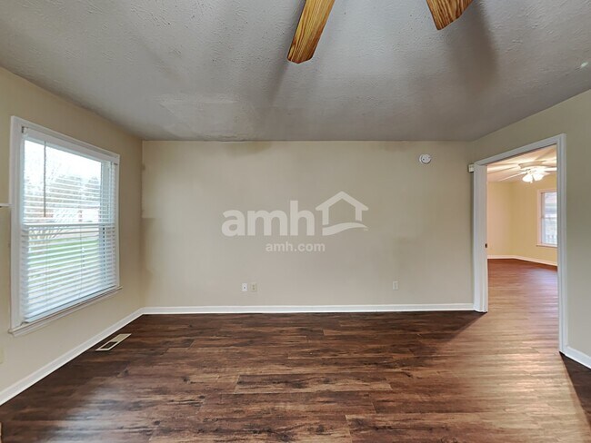 Building Photo - 214 St Lukes Ln