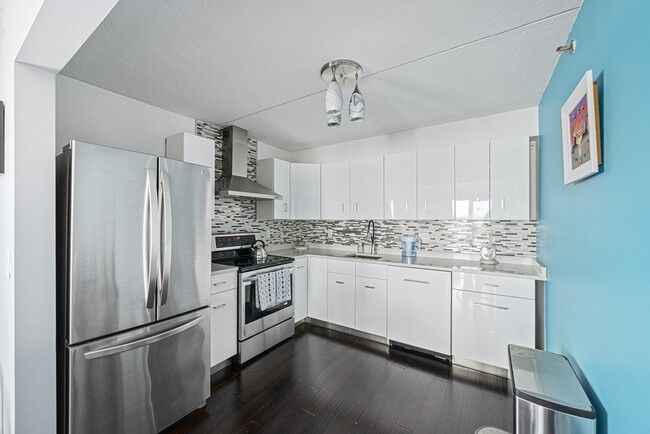Building Photo - 200 Cove Way