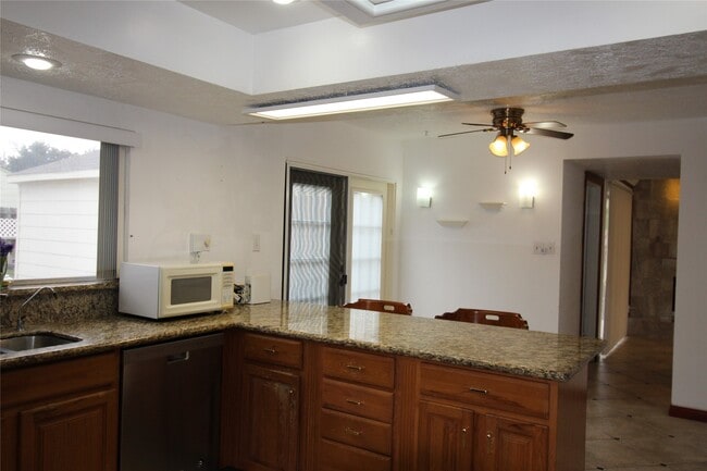 Building Photo - 458 Woodrail Dr