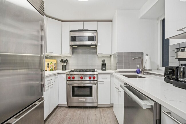 Building Photo - 125 E 83rd St