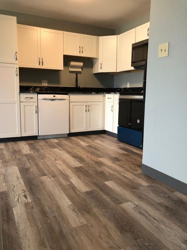Building Photo - Charming 1 Bedroom with Patio and Reserved Parking in Gunbarrel