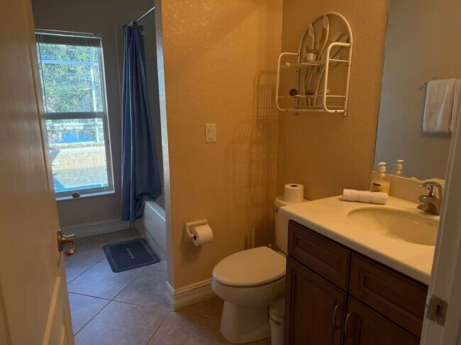 Building Photo - 409 SW 8th St