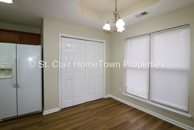 Building Photo - Family Home in Fox Hollow