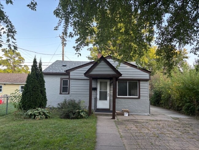 Building Photo - Cute & Cozy 2 BR/1 BA Single Family Home i...