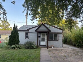 Building Photo - Cute & Cozy 2 BR/1 BA Single Family Home i...