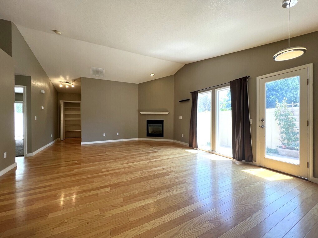 Building Photo - 3098 S Cadet Ln