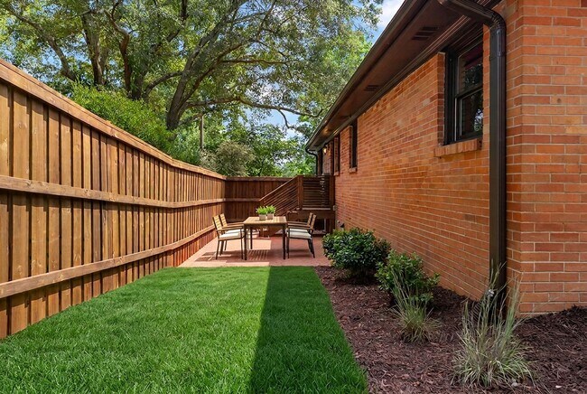 Building Photo - 206 Ashley Ave