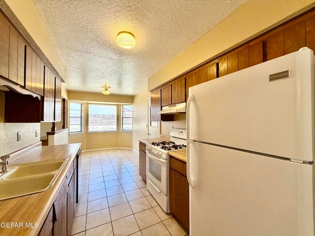 Building Photo - 317 Bright Water Ln