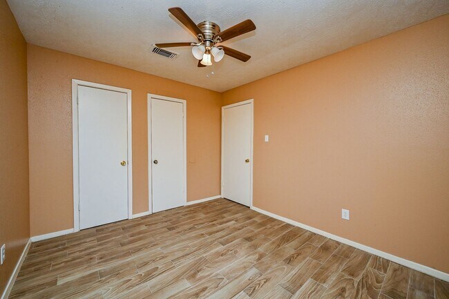 Building Photo - Nice 4 bd Rm Single Family Home