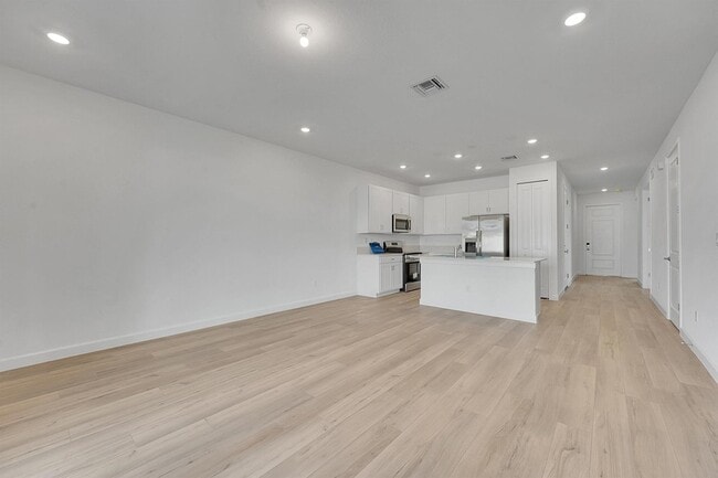 Building Photo - 6436 Seabright Ter