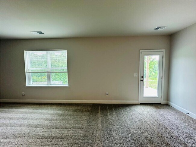 Building Photo - 4800 Sierra Creek Dr NE