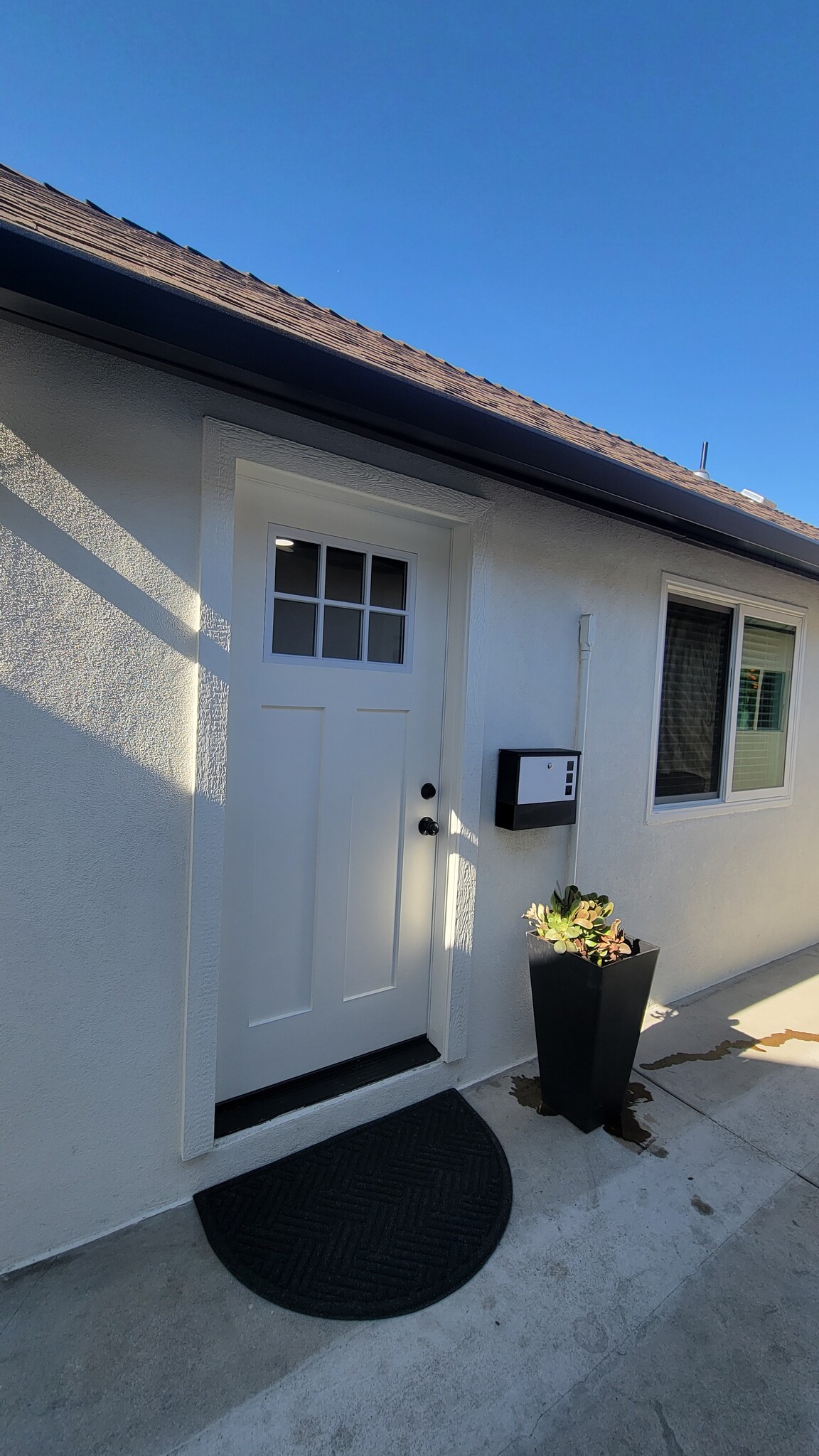 Building Photo - 2119 Las Colinas Ave