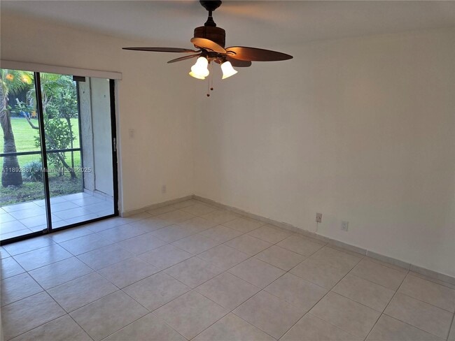 Building Photo - 460 Lakeview Dr