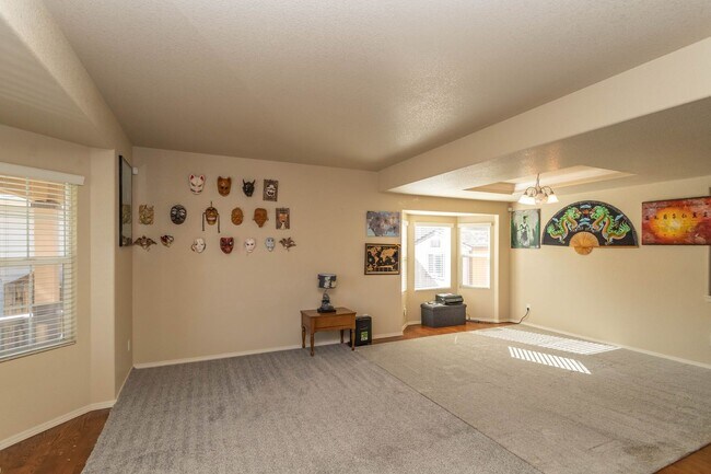 Building Photo - SPACIOUS SIX (6!!!) BD HOME IN LORSON RANCH!