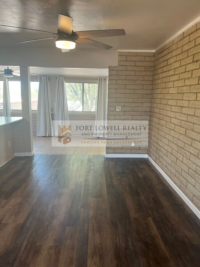 Building Photo - Beautiful 3 bedroom 2 bathroom with washer & dryer AVAILABLE SOON!