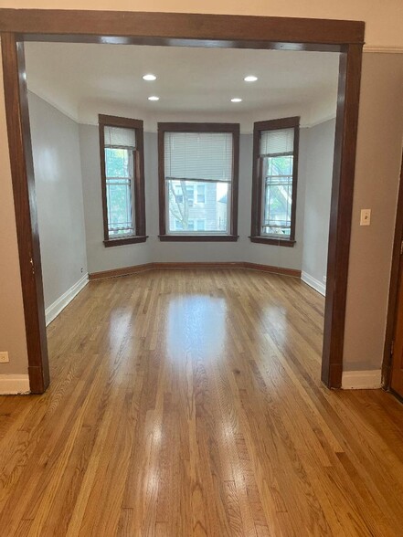 Primary Photo - 1507 W Victoria St