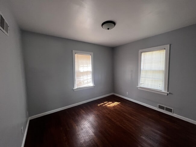 Building Photo - 2127 3rd Ave N