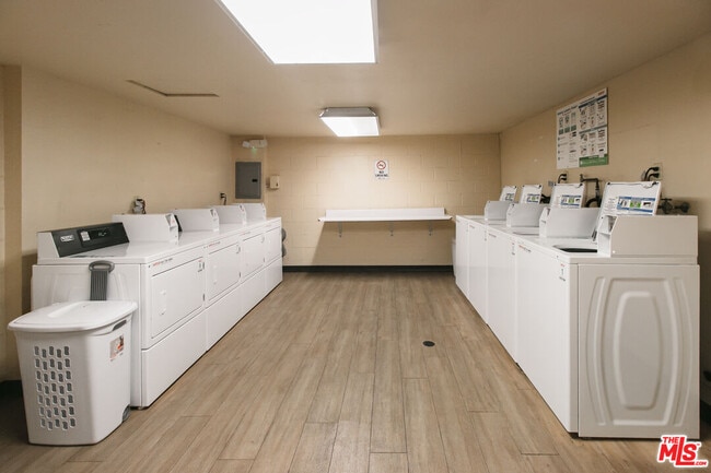 Building Photo - 1339 N Columbus Ave