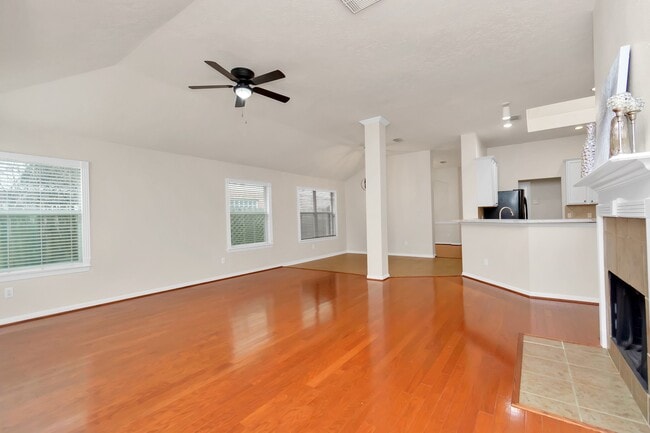 Building Photo - 16510 Bluff Springs Dr